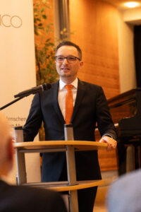 Begrüßung durch BMCO-Präsident Benjamin Strasser