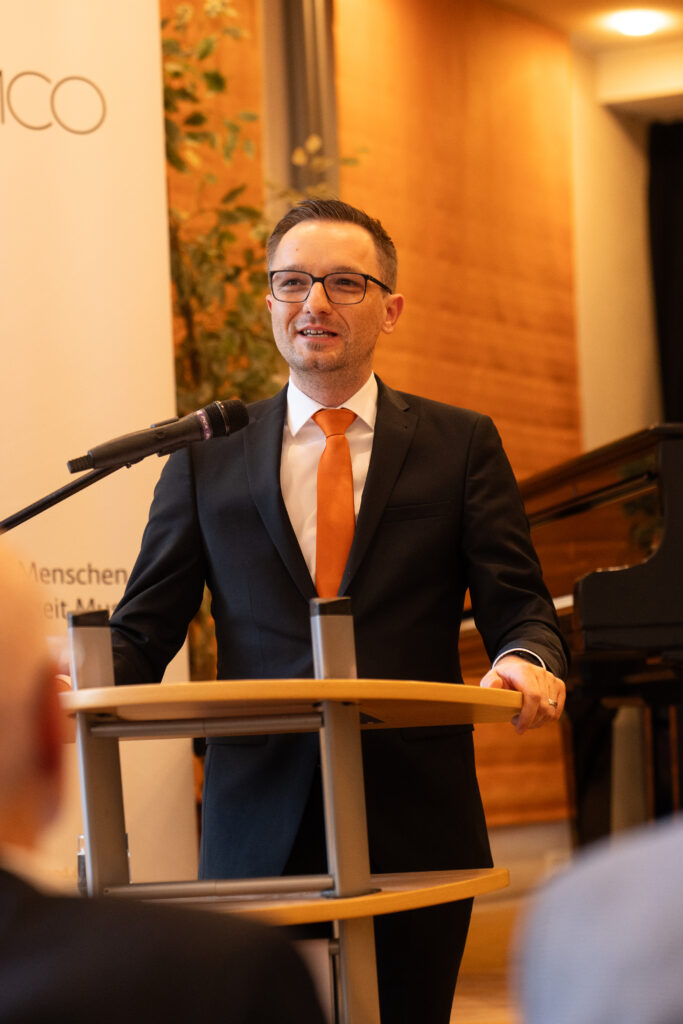 Begrüßung durch BMCO-Präsident Benjamin Strasser